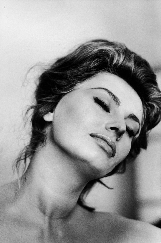 Sophia Loren - "sống trọn vẹn từng khoảnh khắc" ở tuổi 90 - Ảnh 9.